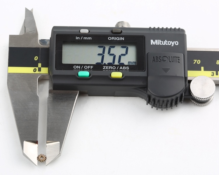 粉末冶金加工零件的这些问题，或许是压制压力设错了！